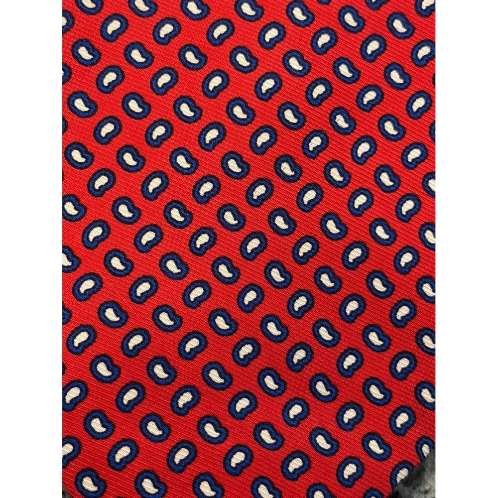 Brooks Brothers Makers Red Silk Micro Paisley Teardrop Tie Made in USA Mens